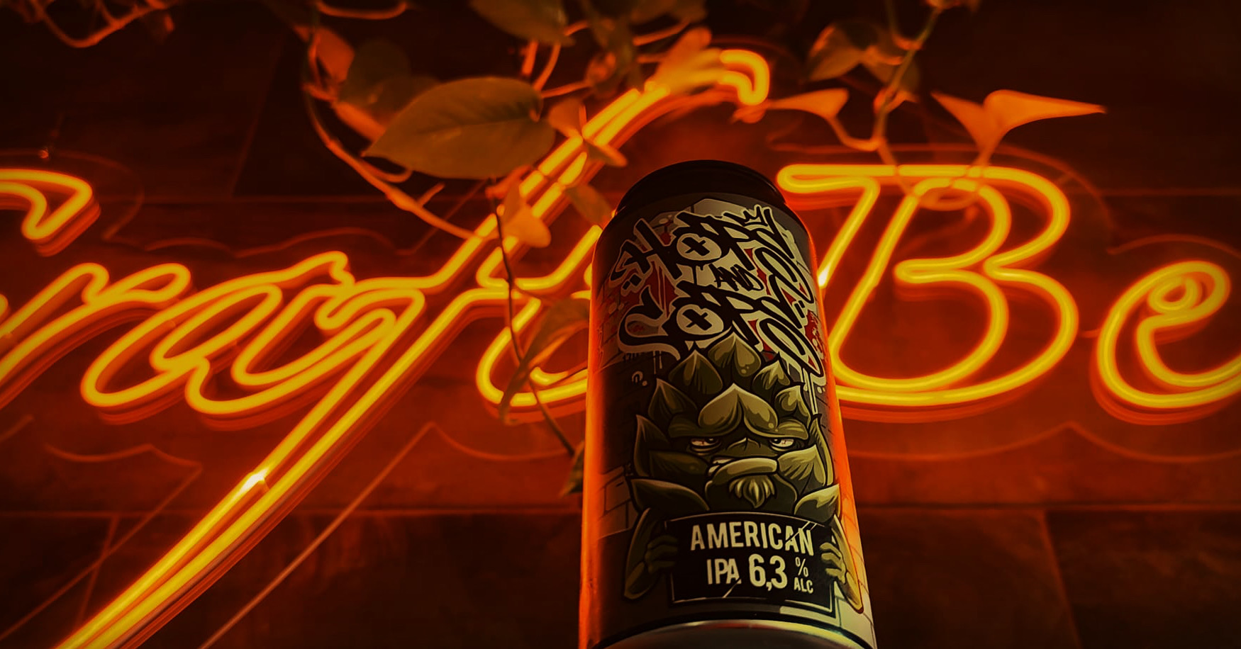 Craft beer junto al neón de Souzette
