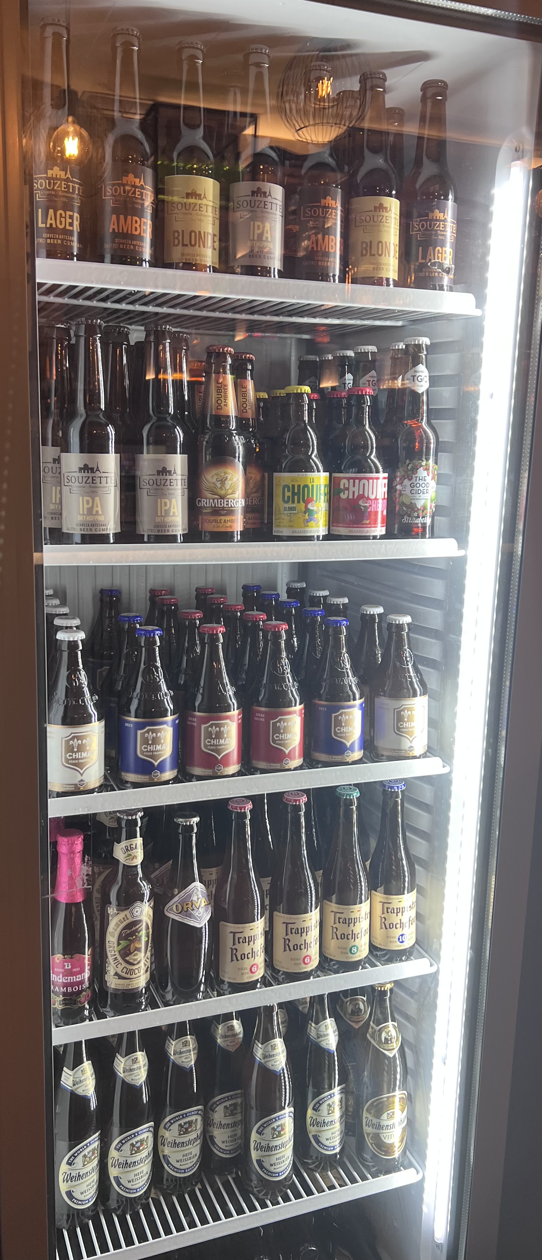 Nevera con la selección de cervezas artesanas de Souzette