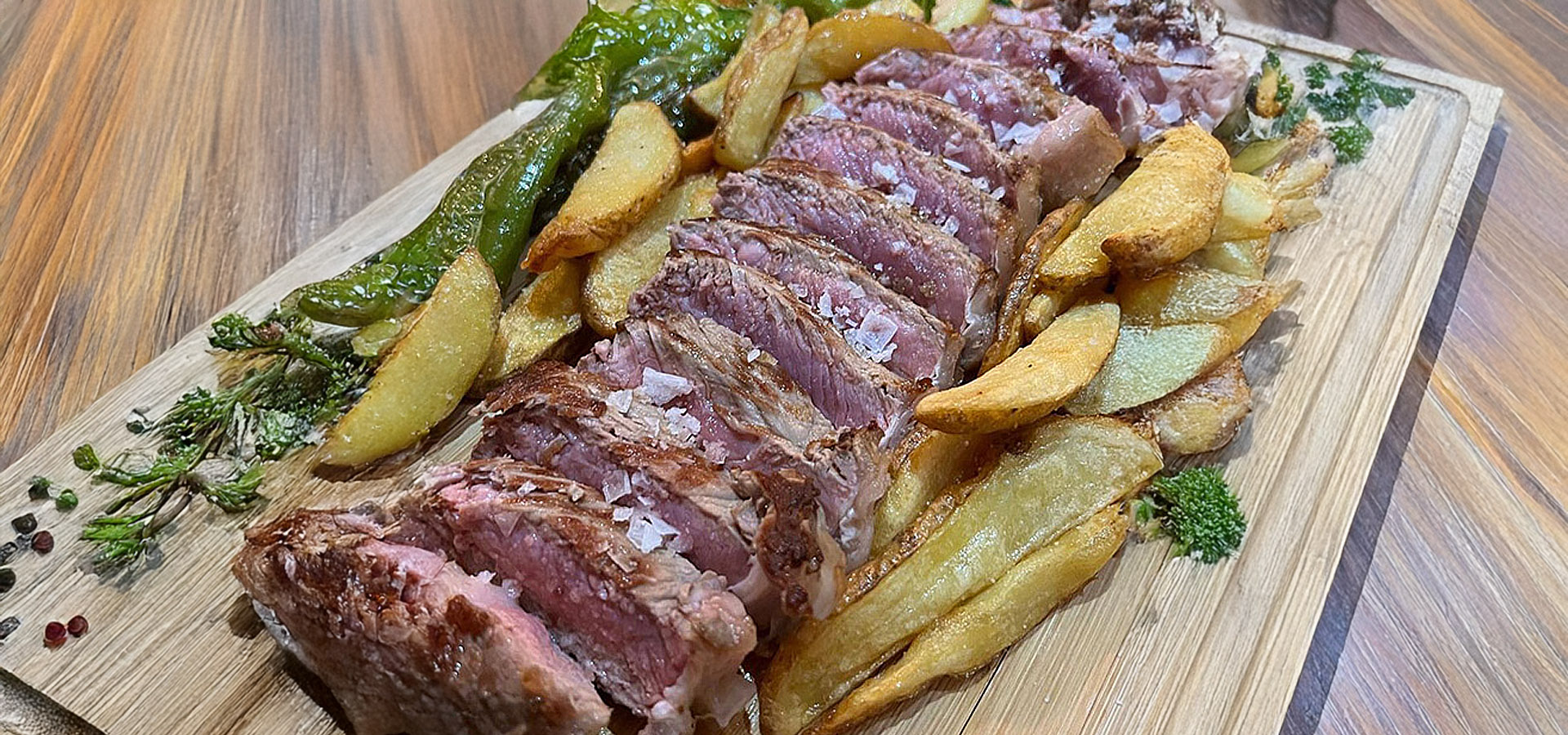 Entrecot de ternera suprema gallega con patatas