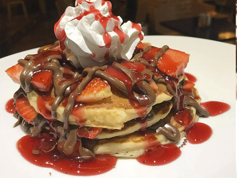 Tortitas con Nutella, fresa y nata