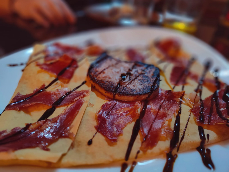 Crepe de jamón y foie
